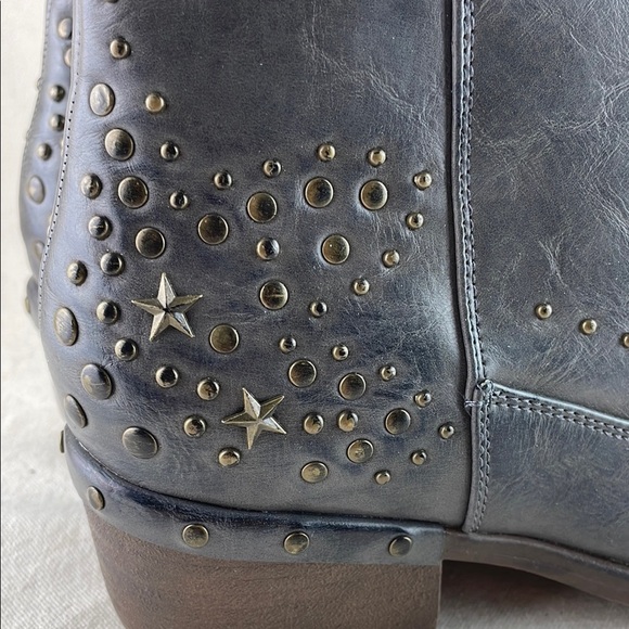 Buckle Gray Studded Ankle Boots Size 8 - Picture 5 of 11